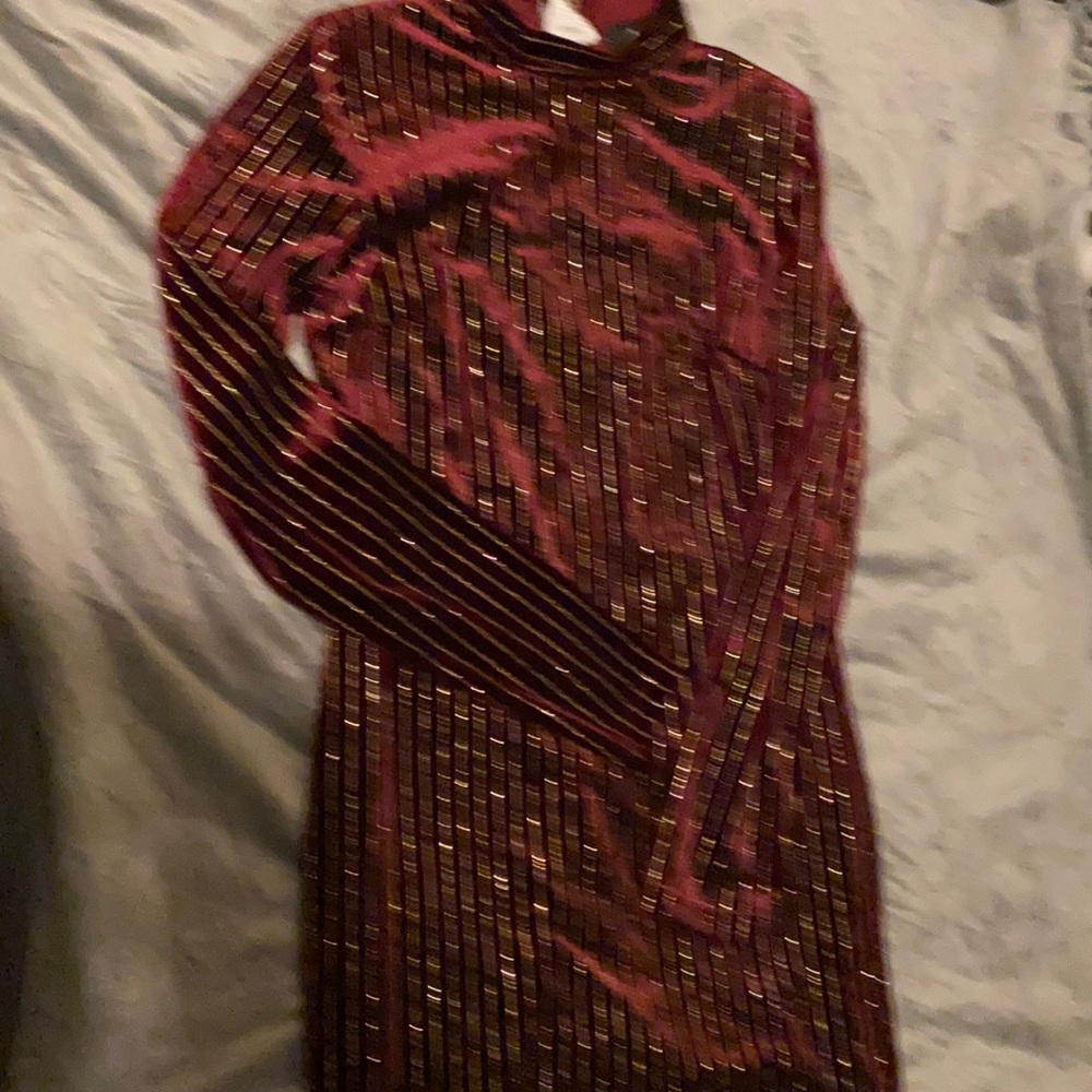 Very dressy gold & red sparkly dress. Goes to the knees . NEVER WORN.